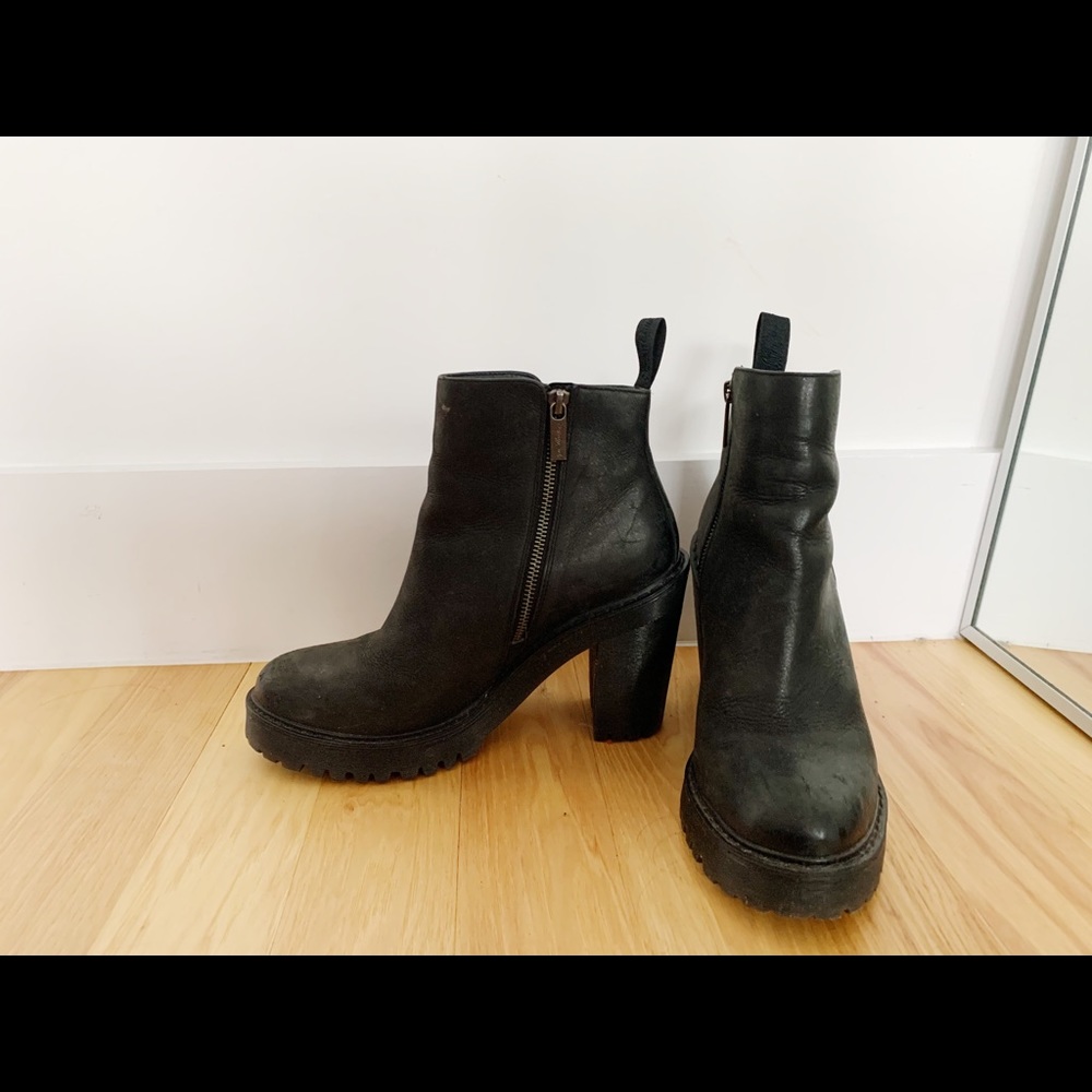 Magdalena Women’s Leather Heeled Chelsea Boots - Picture 3 of 6